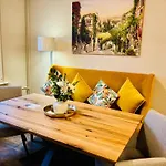Aycatcherhomes - Wega Boutique 2br Old Town