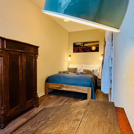 Aycatcherhomes - Wega Boutique 2br Old Town Apartman